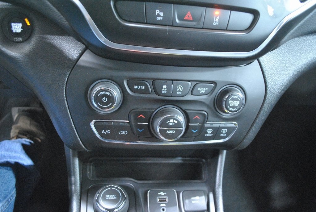 2022 Jeep Cherokee Latitude Lux 4WD