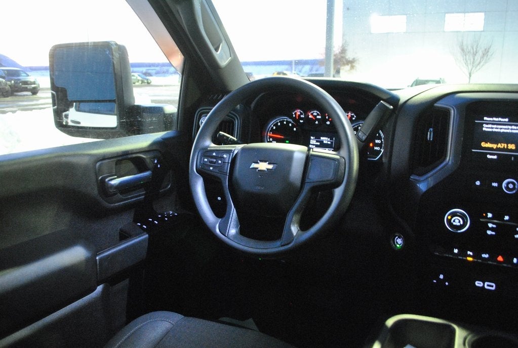 2024 Chevrolet Silverado HD Custom Crew Cab 4x4 6.6L V8