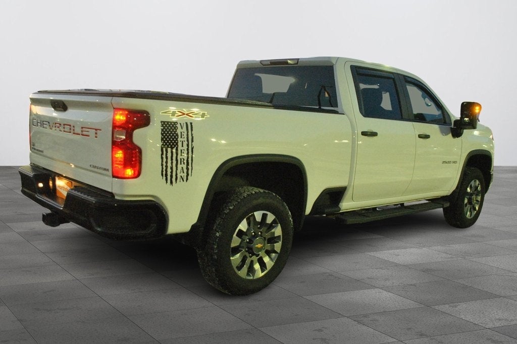 2024 Chevrolet Silverado HD Custom Crew Cab 4x4 6.6L V8