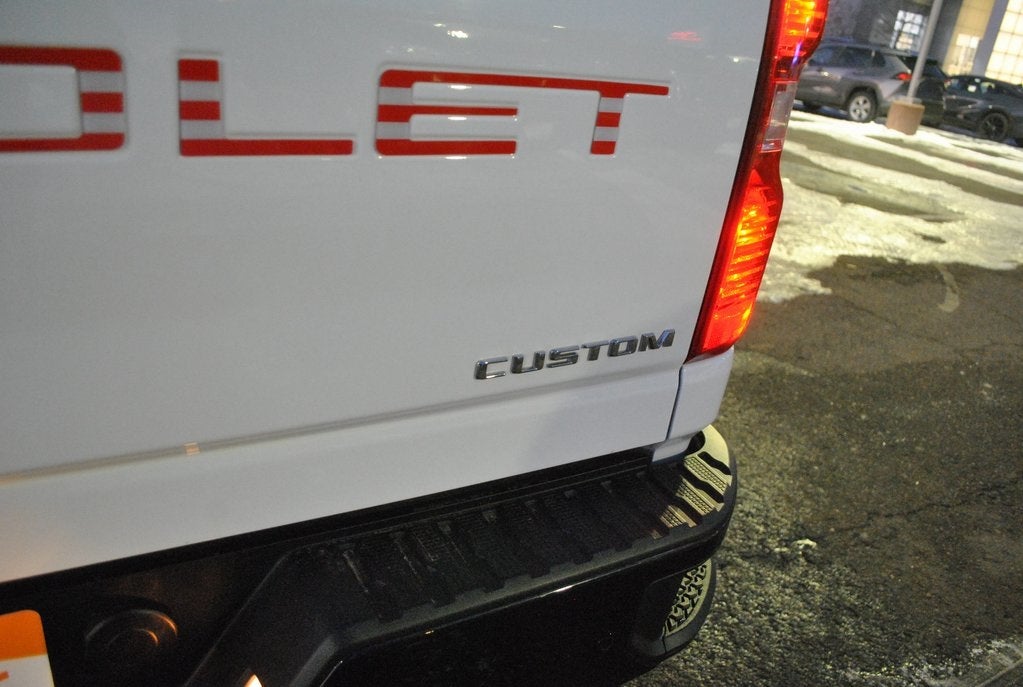 2024 Chevrolet Silverado HD Custom Crew Cab 4x4 6.6L V8