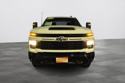 2024 Chevrolet Silverado HD Custom Crew Cab 4x4 6.6L V8