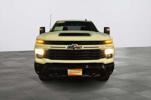 2024 Chevrolet Silverado HD Custom Crew Cab 4x4 6.6L V8