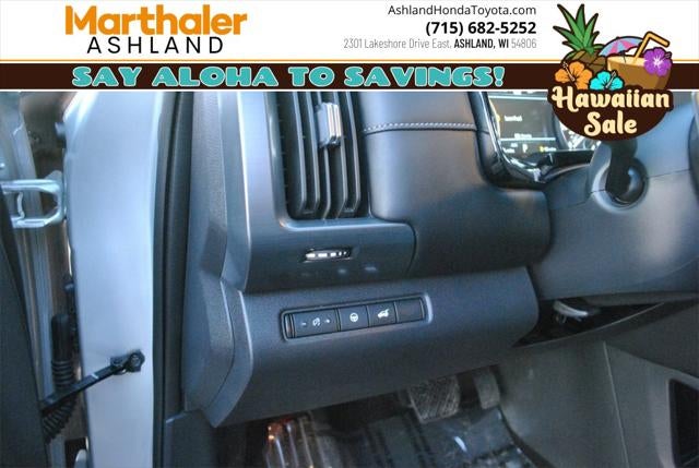 2025 Nissan Pathfinder SL 4WD