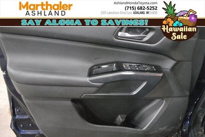 2025 Nissan Pathfinder SL AWD