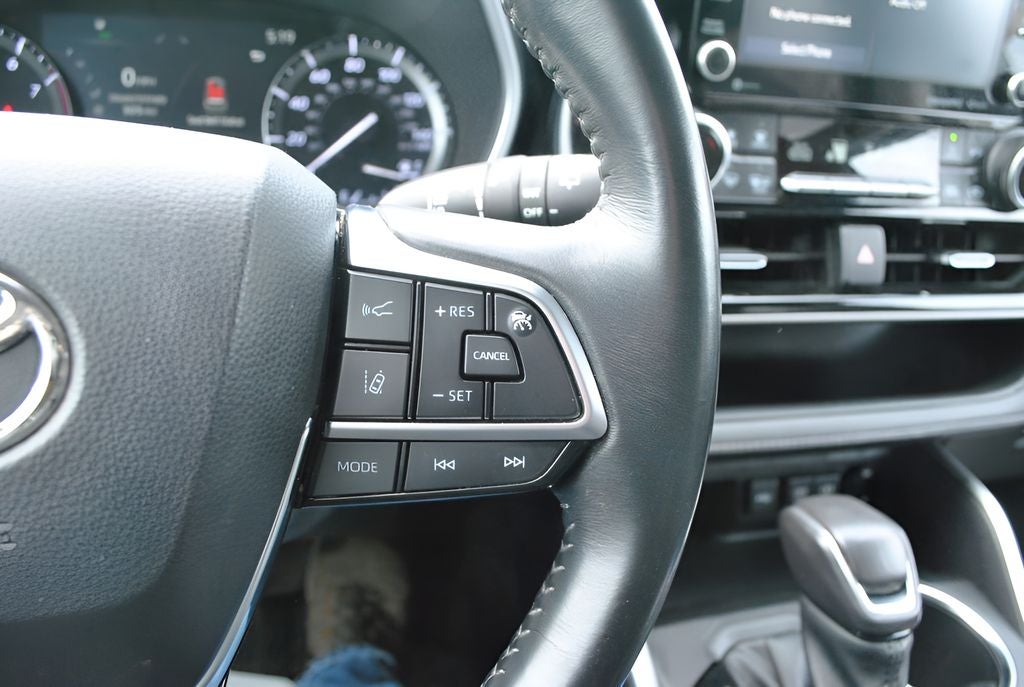 2021 Toyota HIGHLANDER XLE AWD 8 Passenger