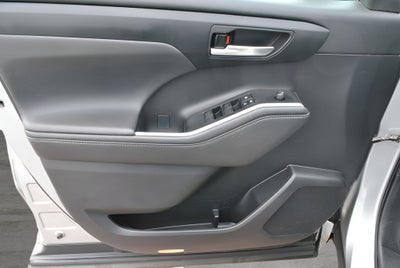2021 Toyota HIGHLANDER XLE AWD 8 Passenger