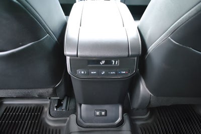 2021 Toyota HIGHLANDER XLE AWD 8 Passenger