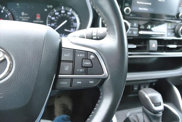 2021 Toyota HIGHLANDER XLE AWD 8 Passenger