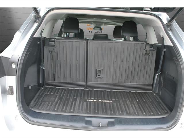 2021 Toyota HIGHLANDER XLE AWD 8 Passenger