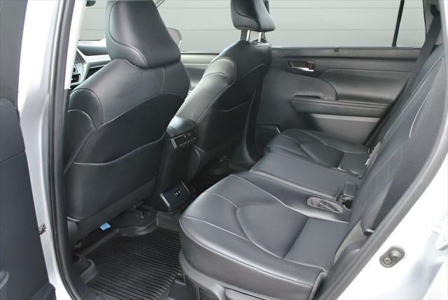 2021 Toyota HIGHLANDER XLE AWD 8 Passenger