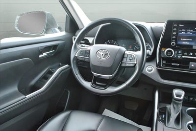2021 Toyota HIGHLANDER XLE AWD 8 Passenger