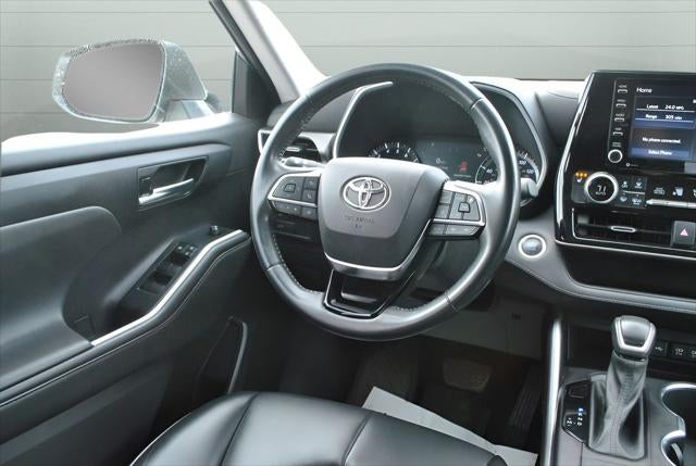 2021 Toyota HIGHLANDER XLE AWD 8 Passenger