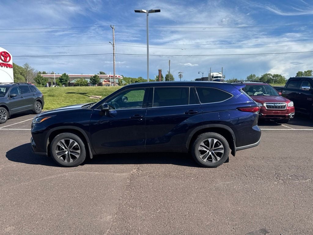 2021 Toyota Highlander XLE AWd