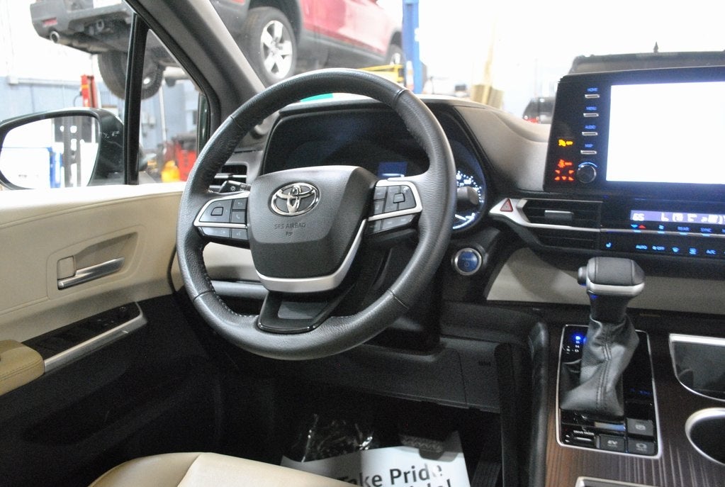 2023 Toyota SIENNA XLE XLE 7 Passenger Plus Package FWD