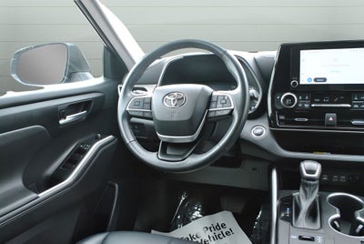 2023 Toyota HIGHLANDER XLE 8 Passenger AWD