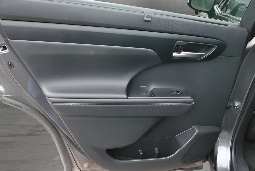 2023 Toyota HIGHLANDER XLE 8 Passenger AWD