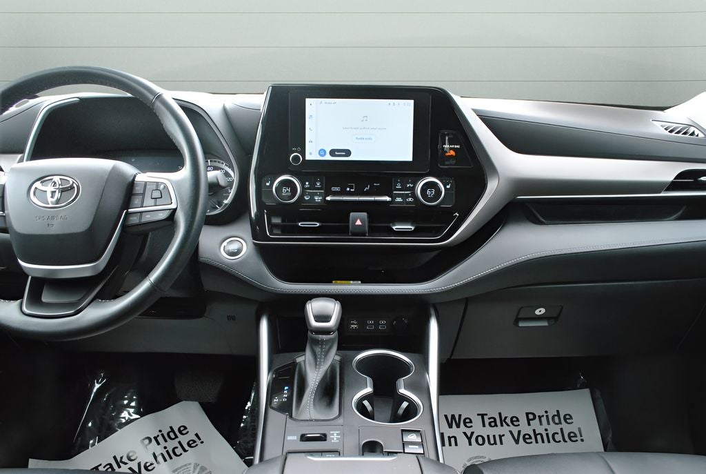 2023 Toyota HIGHLANDER XLE 8 Passenger AWD