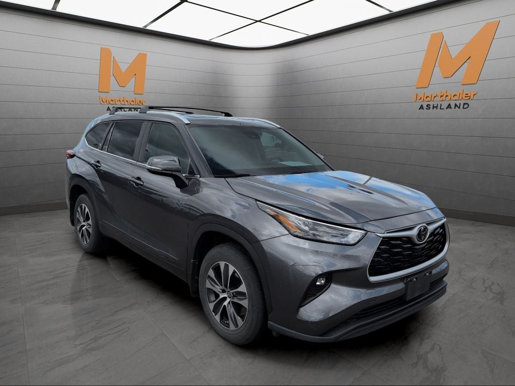 2023 Toyota Highlander XLE 8 Passenger AWD