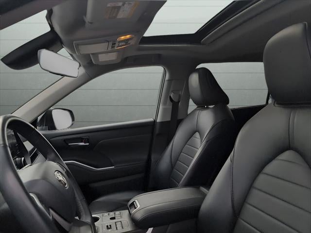 2023 Toyota HIGHLANDER XLE 8 Passenger AWD