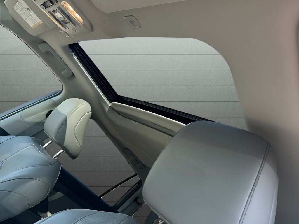 2023 Toyota Highlander Limited AWD / 8 Passenger