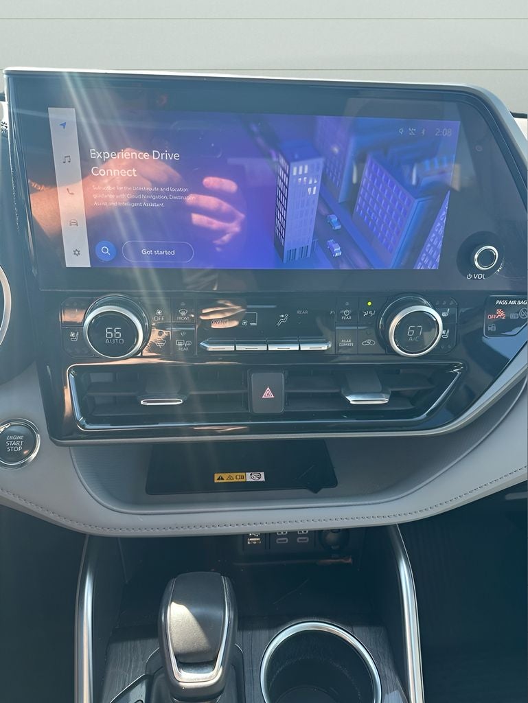 2023 Toyota Highlander Limited AWD / 8 Passenger