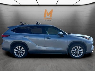 2023 Toyota Highlander Limited AWD / 8 Passenger