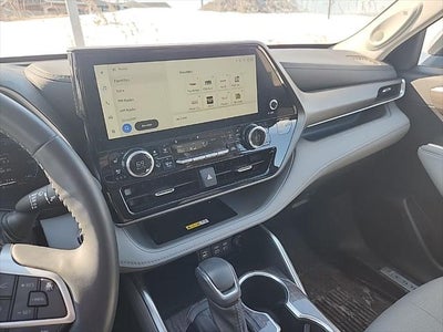 2023 Toyota HIGHLANDER Limited AWD 8 Passenger